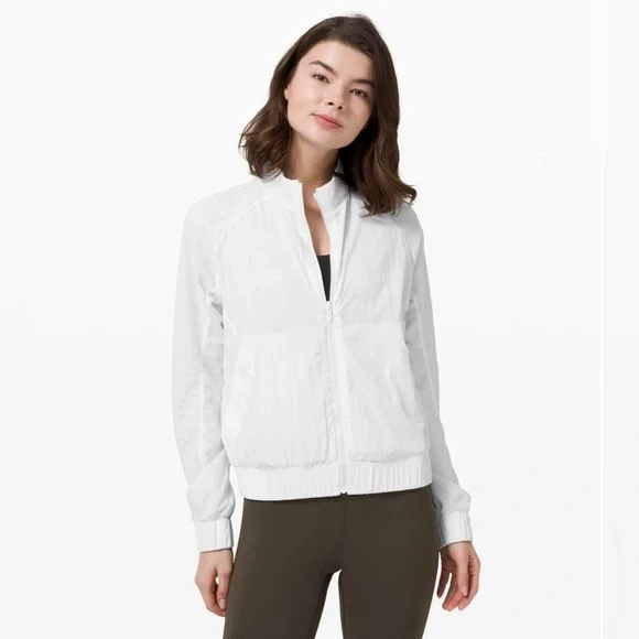 Lululemon Bombs Away Jacket in reversible white/city breeze white multi size: 8 - Picture 2 of 13